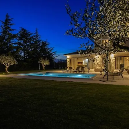 别墅 Cami By Istrialux